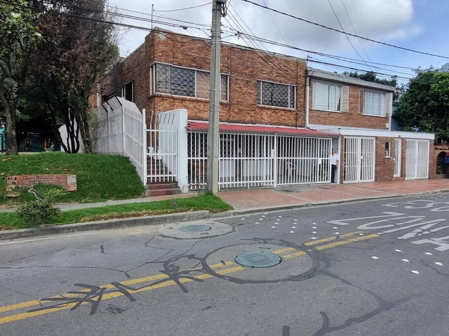 Apartamento Edificio Los Delfines Bogotá Exteriör bild