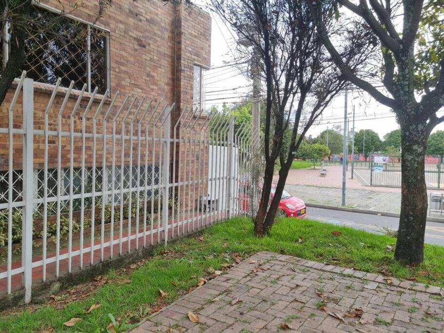 Apartamento Edificio Los Delfines Bogotá Exteriör bild